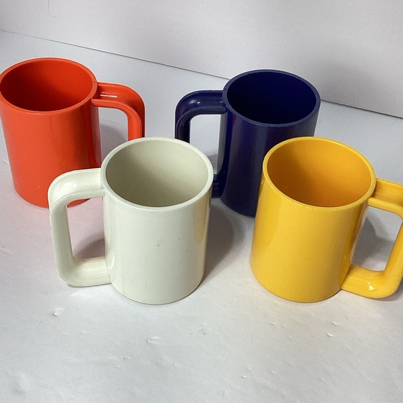 Ingrid LTD Chicago Plate Cup Party Pack Set Vintage Plastic Party Picnic Ware - Picture 3 of 16